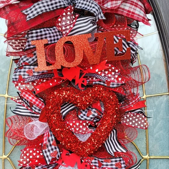 New! Handmade Valentine's Day swag/wreath Valentine's Day - Picture 4 of 4